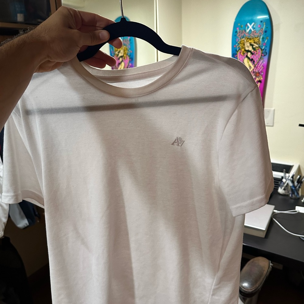 A87 men’s white t